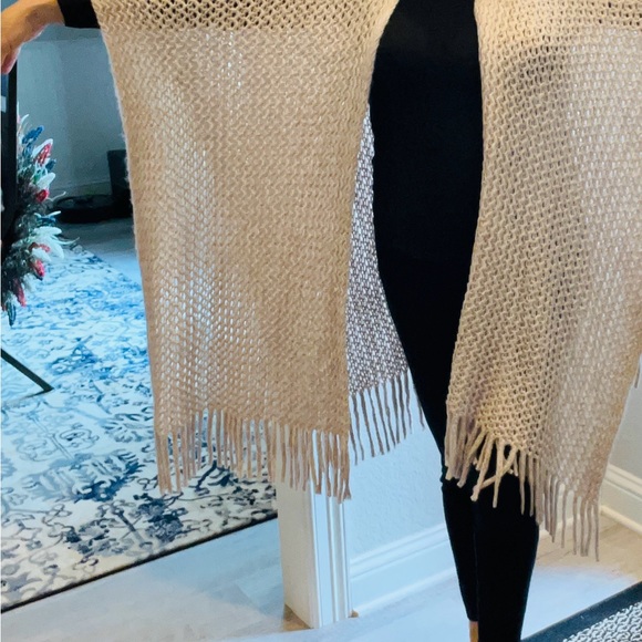 Shawl New with Tag - Picture 3 of 3